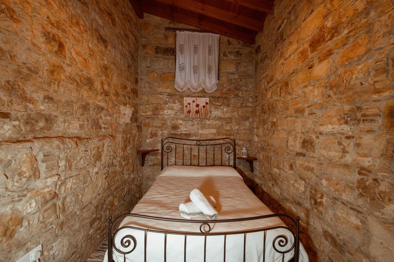Constantias Stone Houses โลฟู ภายนอก รูปภาพ