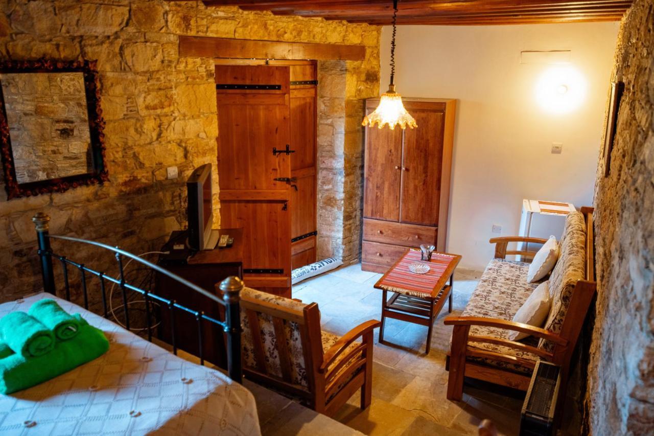 Constantias Stone Houses โลฟู ภายนอก รูปภาพ