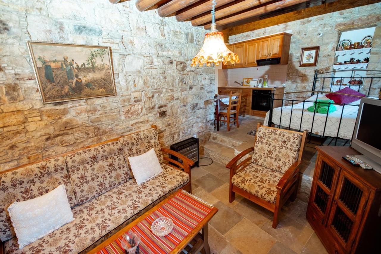 Constantias Stone Houses โลฟู ภายนอก รูปภาพ