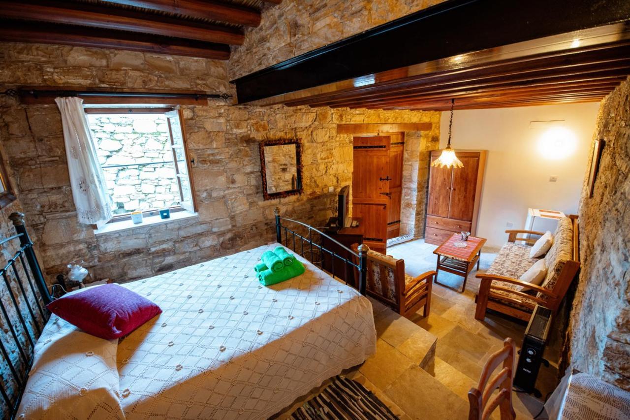 Constantias Stone Houses โลฟู ภายนอก รูปภาพ